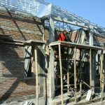 BANGUN RUMAH DENGAN PANEL KAYU