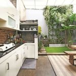 DESAIN ARSITEKTUR RUMAH- sekat dapur dan ruang tamu